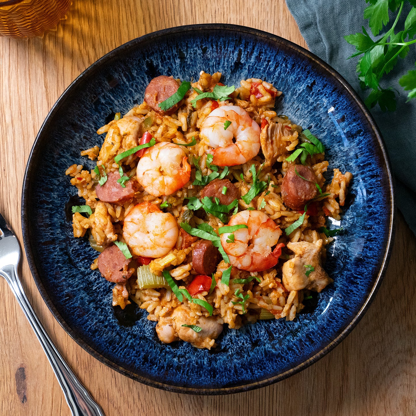 Jambalaya au poulet, crevettes géantes et saucisse fumée