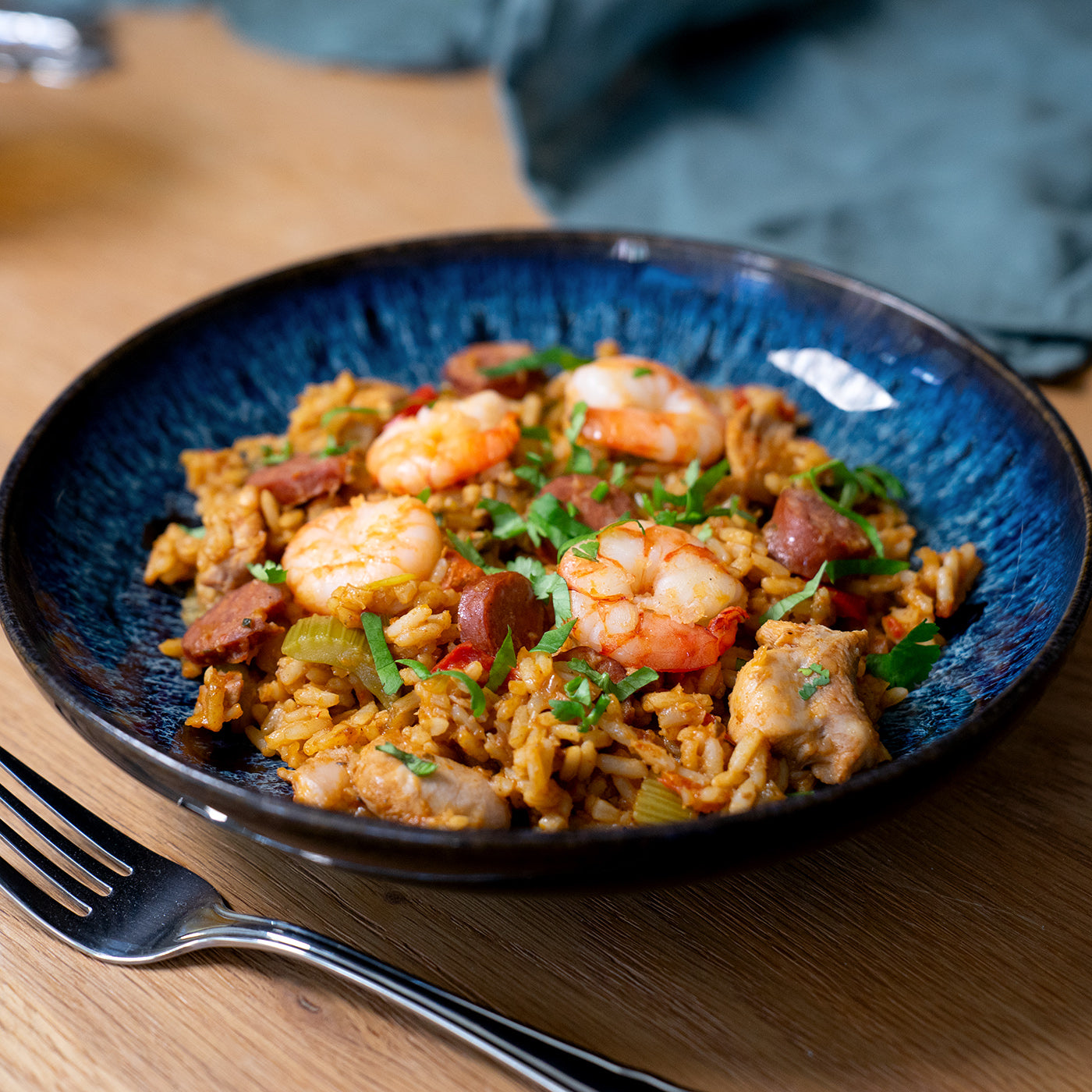 Jambalaya au poulet, crevettes géantes et saucisse fumée