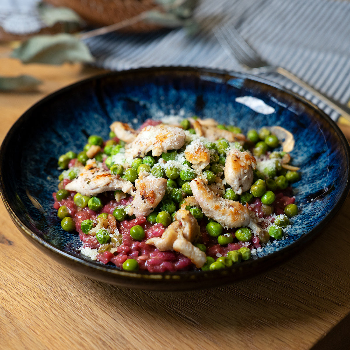 Rotweinrisotto mit Pouletstreifen