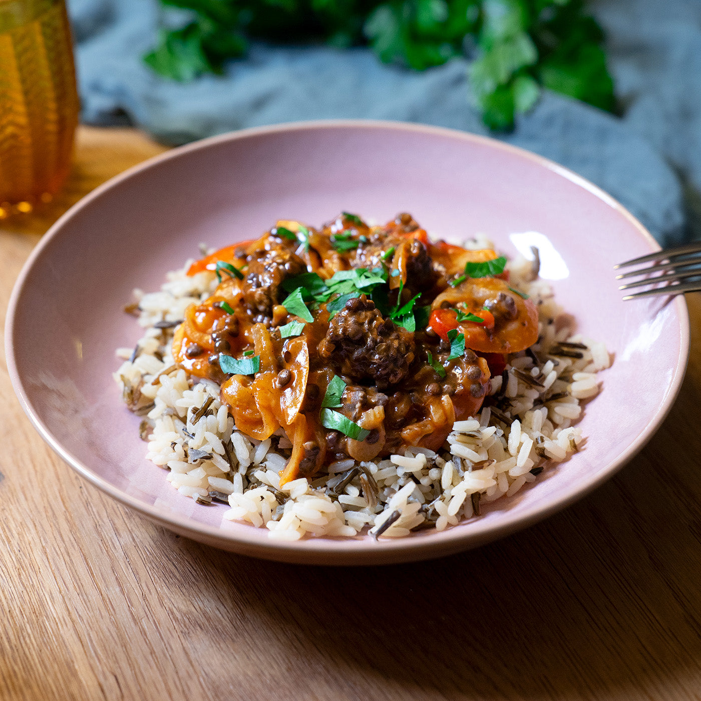 Ungarisches Tempeh-Gulasch mit Wildreis