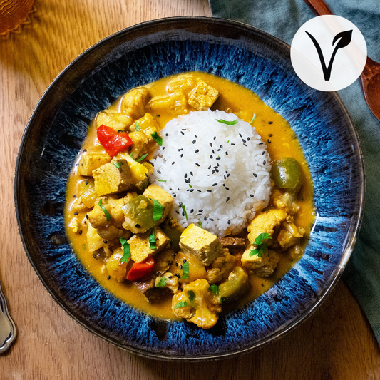 Yellow cauliflower curry with tofu, basmati rice