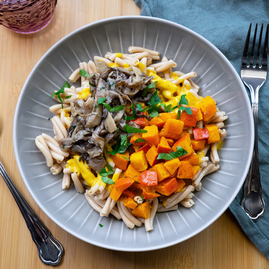 Wholegrain pasta in pumpkin sauce with mushrooms